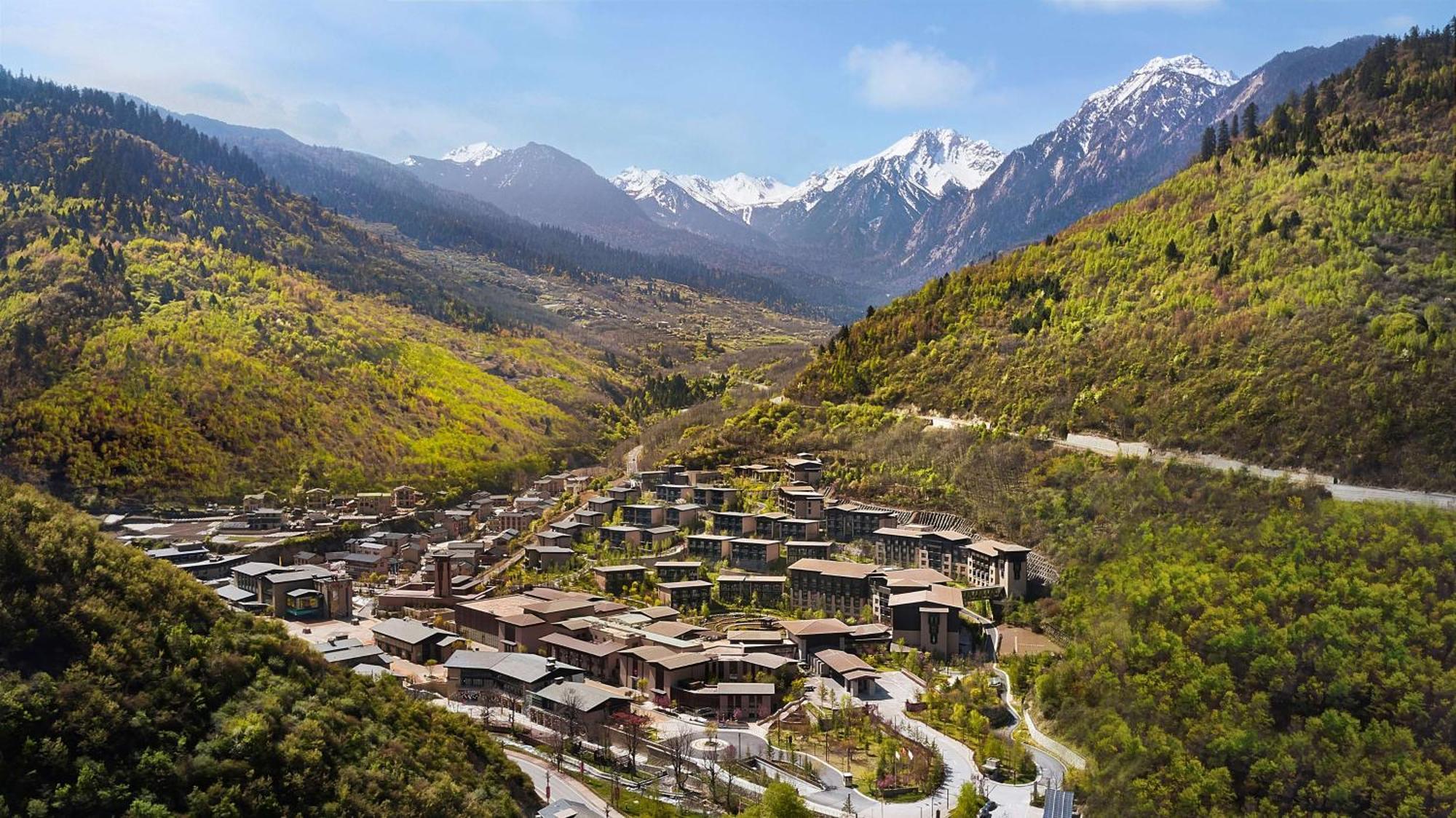 Hilton Jiuzhaigou Resort Zhangzha Town Exteriör bild